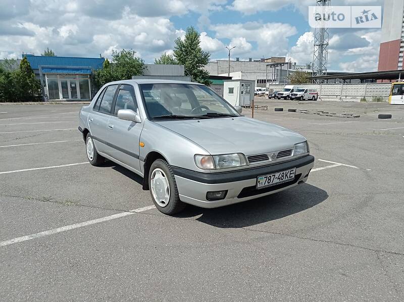 Седан Nissan Sunny 1993 в Києві