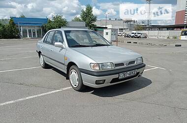 Седан Nissan Sunny 1993 в Києві