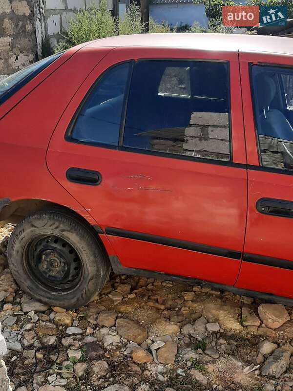 Седан Nissan Sunny 1992 в Одесі