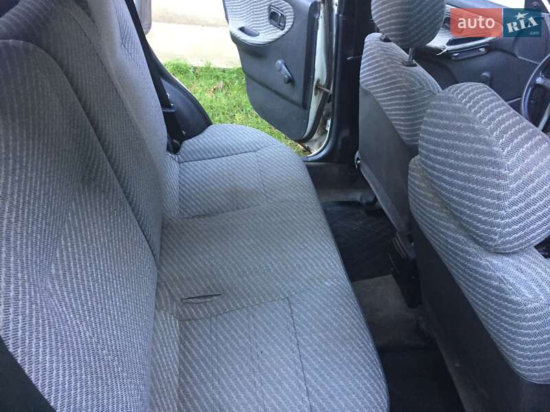 Седан Nissan Sunny 1995 в Ивано-Франковске