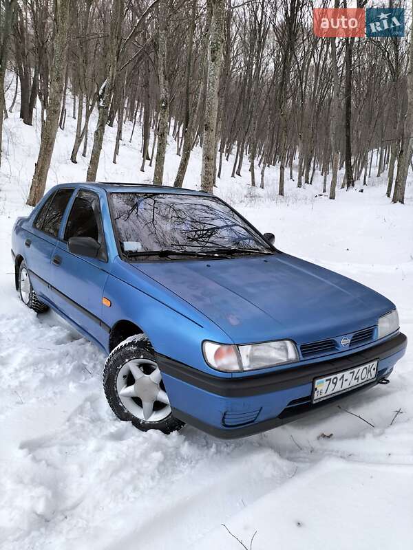 Седан Nissan Sunny 1995 в Чечельнике