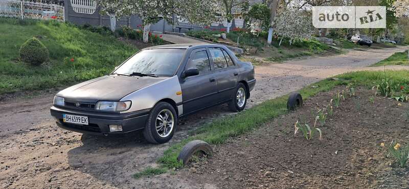 Седан Nissan Sunny 1991 в Тарутине