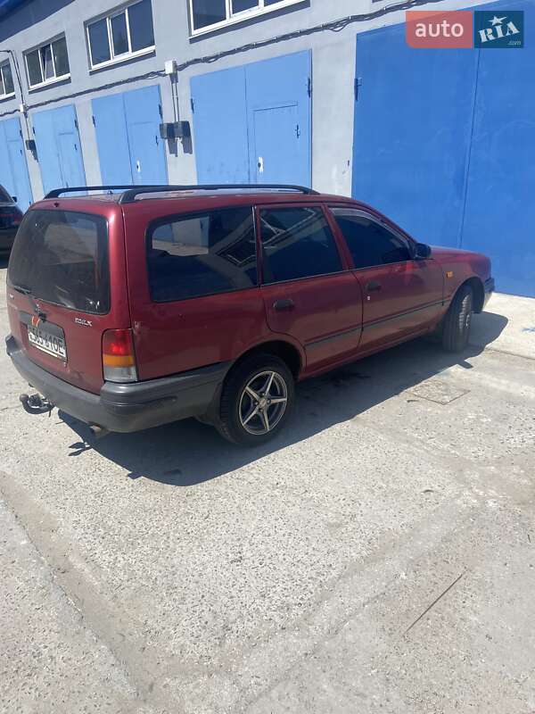 Седан Nissan Sunny 1993 в Черноморске