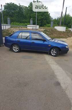 Седан Nissan Sunny 1995 в Черновцах