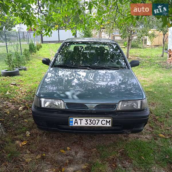 Седан Nissan Sunny 1993 в Івано-Франківську