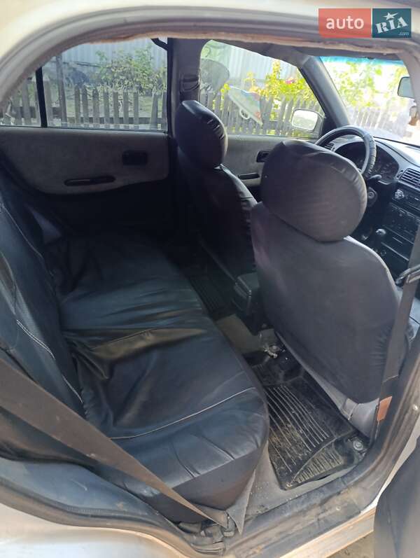 Седан Nissan Sunny 1990 в Одесі