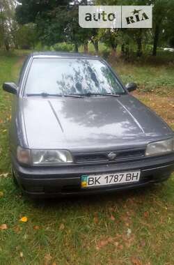 Седан Nissan Sunny 1993 в Радивиліві