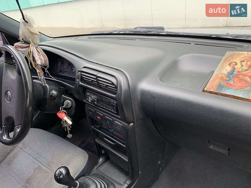 Седан Nissan Sunny 1991 в Одессе