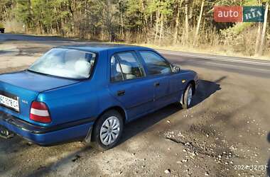 Седан Nissan Sunny 1995 в Луцьку