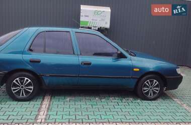 Седан Nissan Sunny 1995 в Каменском