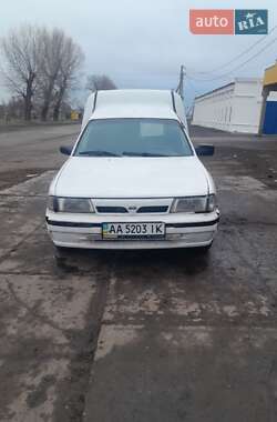 Грузовой фургон Nissan Sunny 1995 в Чернобае