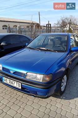 Седан Nissan Sunny 1995 в Дніпрі