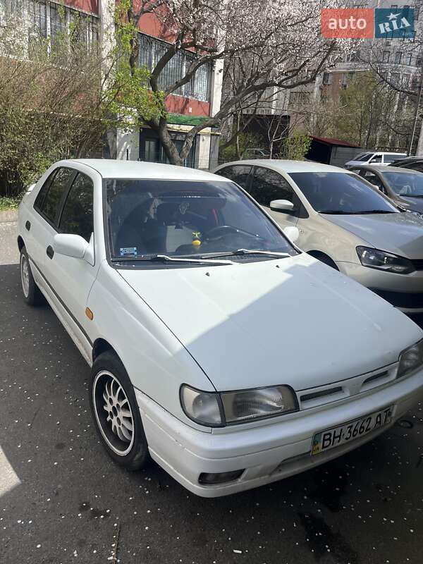 Nissan Sunny 1990