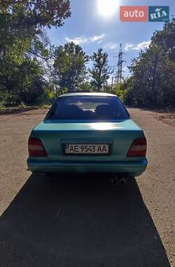 Седан Nissan Sunny 1994 в Каменском