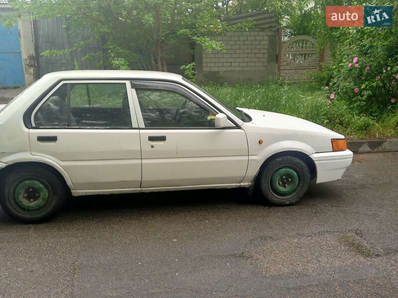 Седан Nissan Sunny 1991 в 