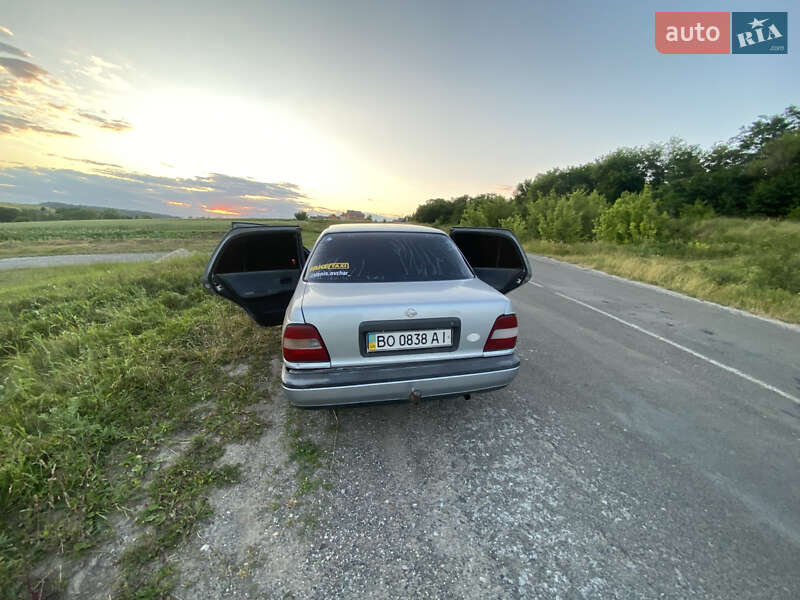 Седан Nissan Sunny 1991 в Бучачі