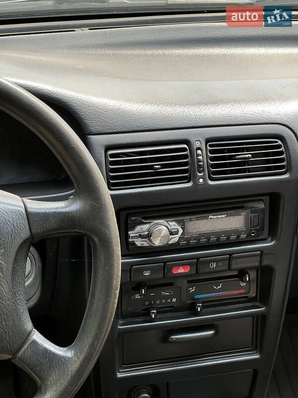 Седан Nissan Sunny 1997 в Ирпене