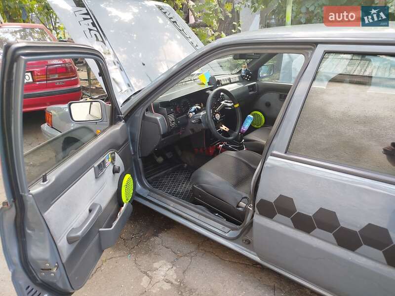Седан Nissan Sunny 1988 в Одесі