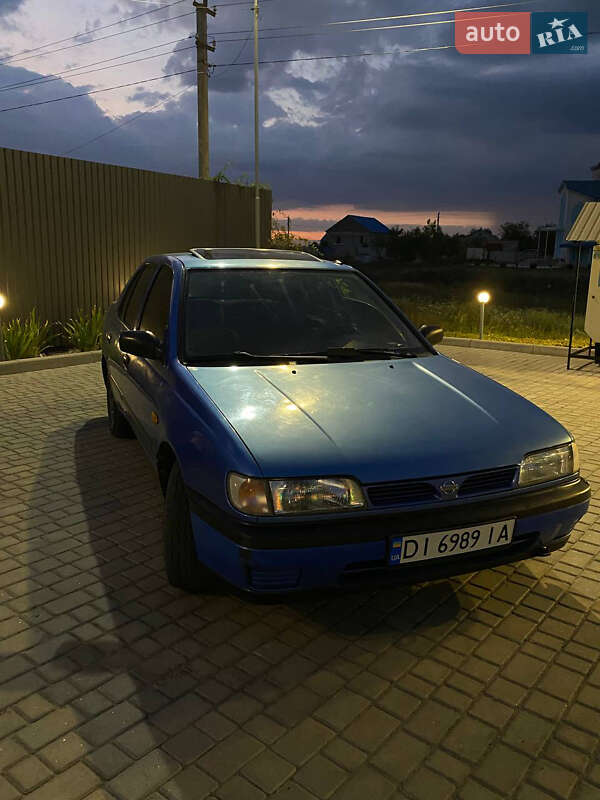 Седан Nissan Sunny 1995 в Кам'янському