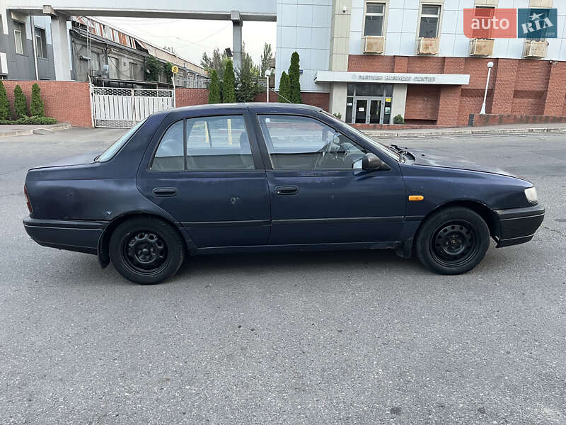 Седан Nissan Sunny 1991 в Одессе