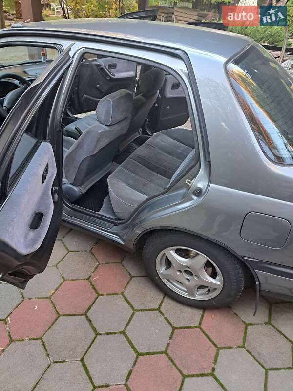 Седан Nissan Sunny 1994 в Одесі