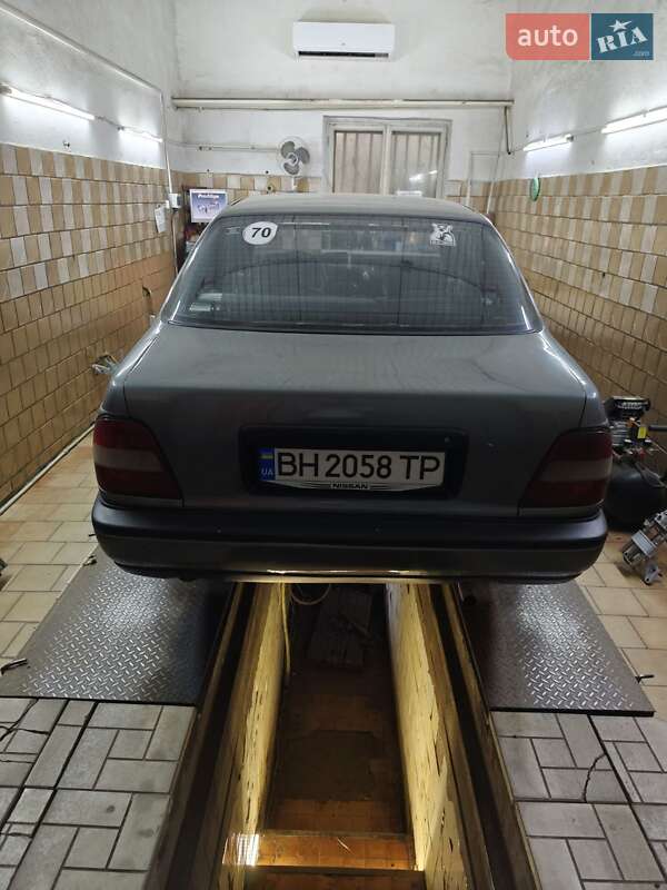 Седан Nissan Sunny 1994 в Одесі