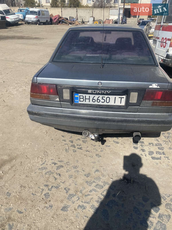 Седан Nissan Sunny 1986 в Рени