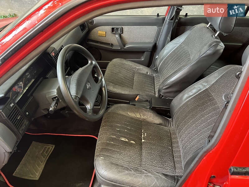 Седан Nissan Sunny 1986 в Виноградові