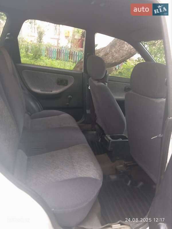 Седан Nissan Sunny 1999 в Житомирі