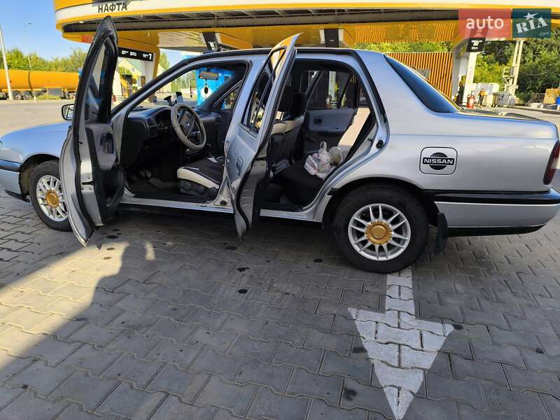 Седан Nissan Sunny 1994 в Одесі