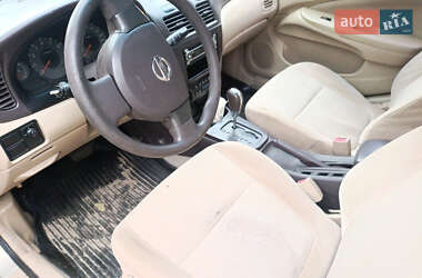 Седан Nissan Sunny 2007 в  фото 3 Седан Nissan Sunny 2007 в