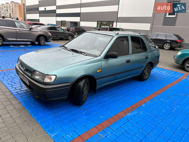 Седан Nissan Sunny 1995 в Івано-Франківську