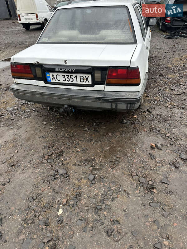 Седан Nissan Sunny 1989 в Луцке