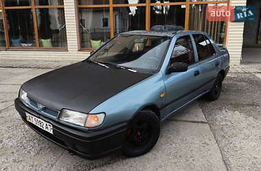 Седан Nissan Sunny 1995 в Надвірній