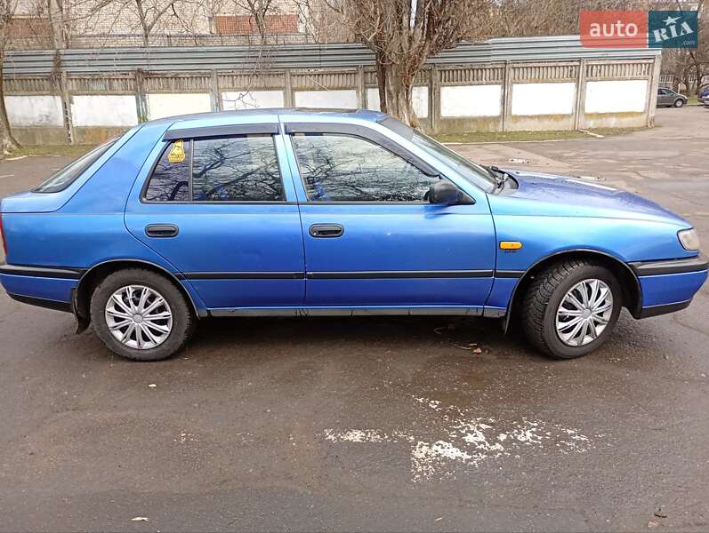 Седан Nissan Sunny 1995 в Одесі