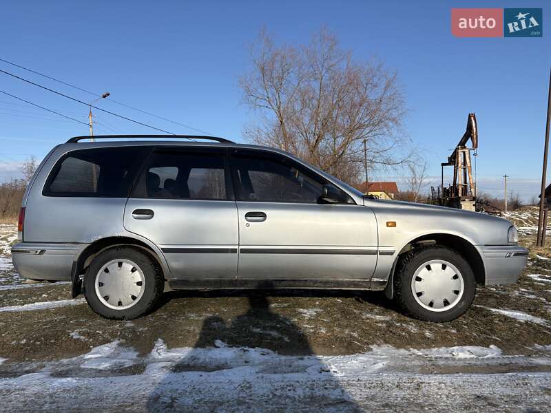 Седан Nissan Sunny 1995 в Бориславе