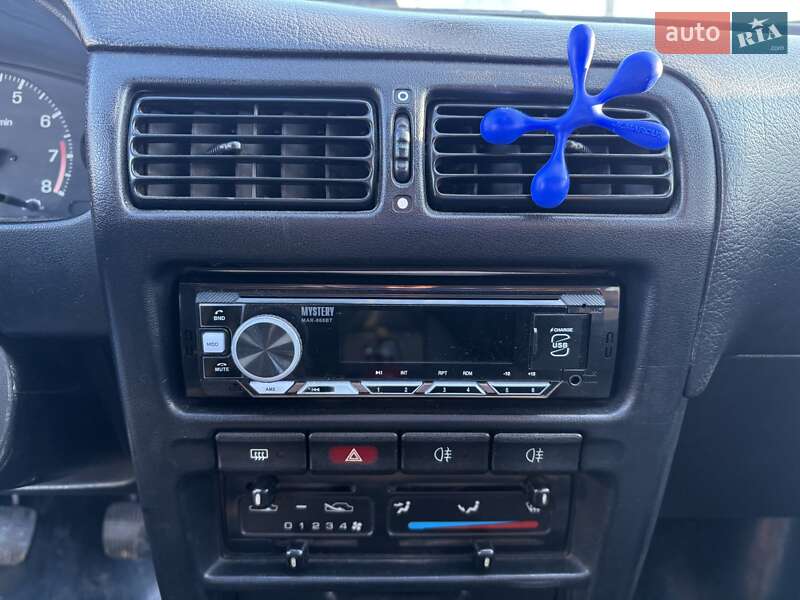 Седан Nissan Sunny 1995 в Бориславе