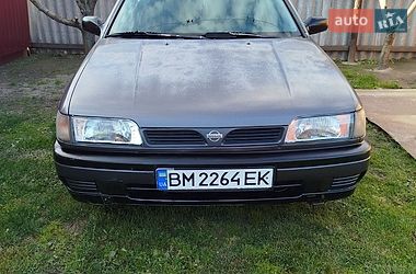 Седан Nissan Sunny 1995 в Ромнах