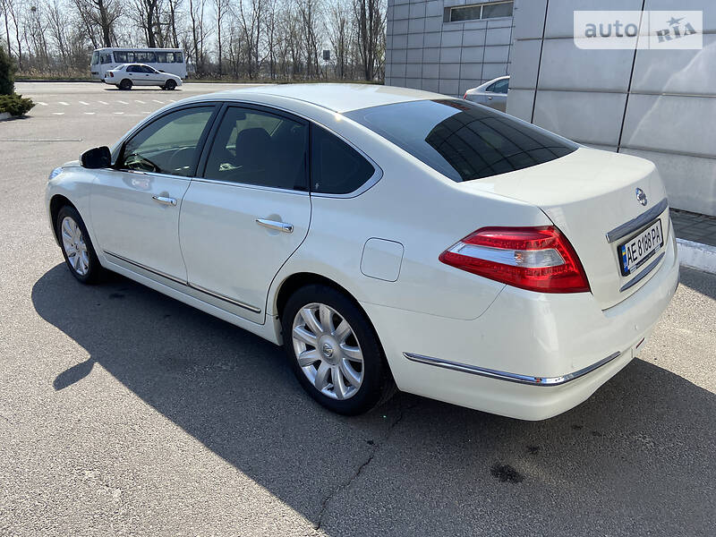 Седан Nissan Teana 2010 в Днепре