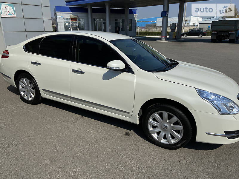 Седан Nissan Teana 2010 в Днепре