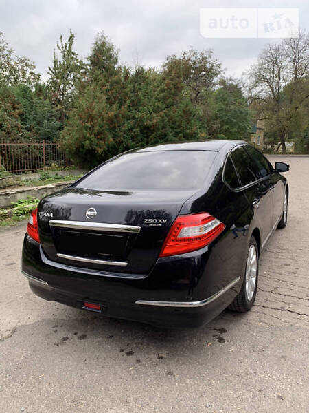Седан Nissan Teana 2010 в Львові