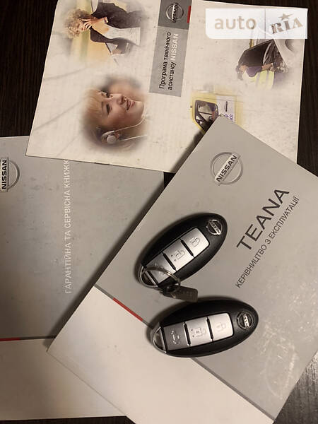 Седан Nissan Teana 2010 в Львові