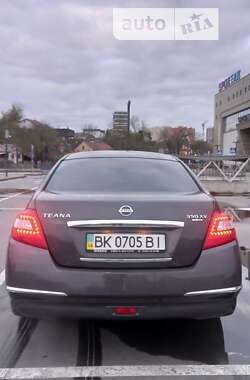 Седан Nissan Teana 2010 в Львове