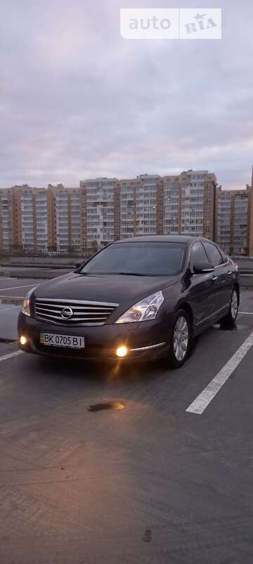 Седан Nissan Teana 2010 в Львове