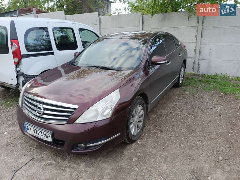 Седан Nissan Teana 2010 в Києві