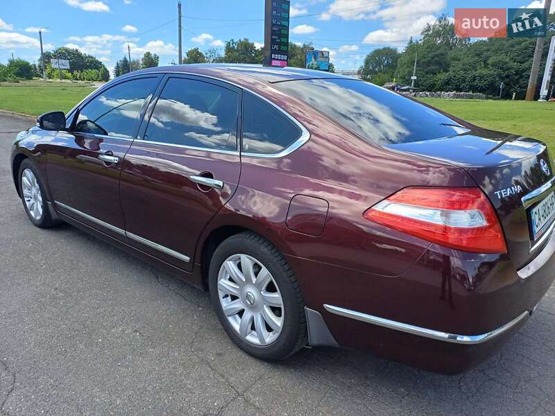 Седан Nissan Teana 2010 в Черкасах