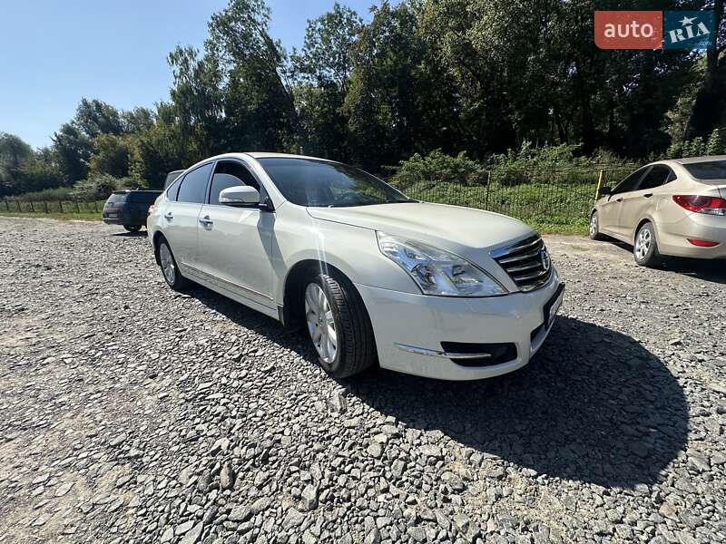 Седан Nissan Teana 2011 в Хмельницком