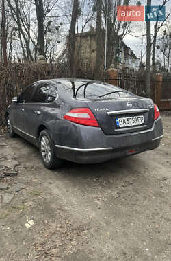 Седан Nissan Teana 2010 в Киеве