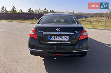Седан Nissan Teana 2010 в 