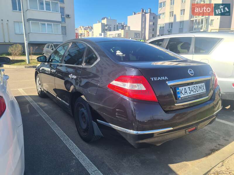 Седан Nissan Teana 2012 в Буче
